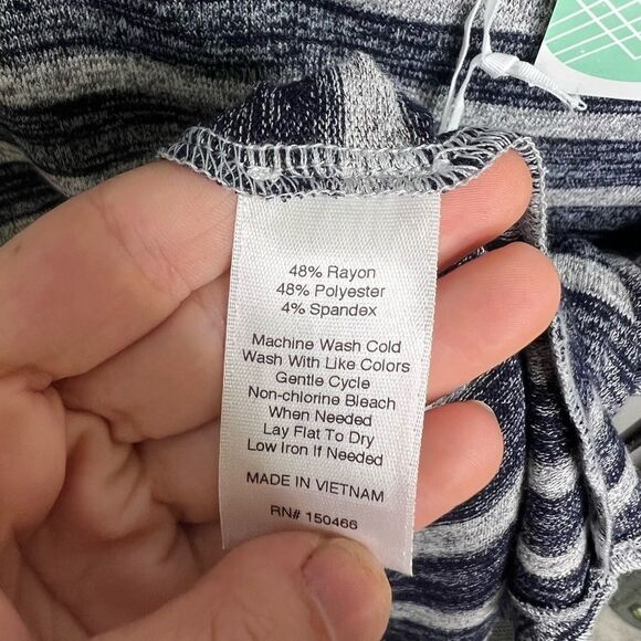 Market & Spruce Juuna Hi Lo Knit Top in Navy - Picture 4 of 5